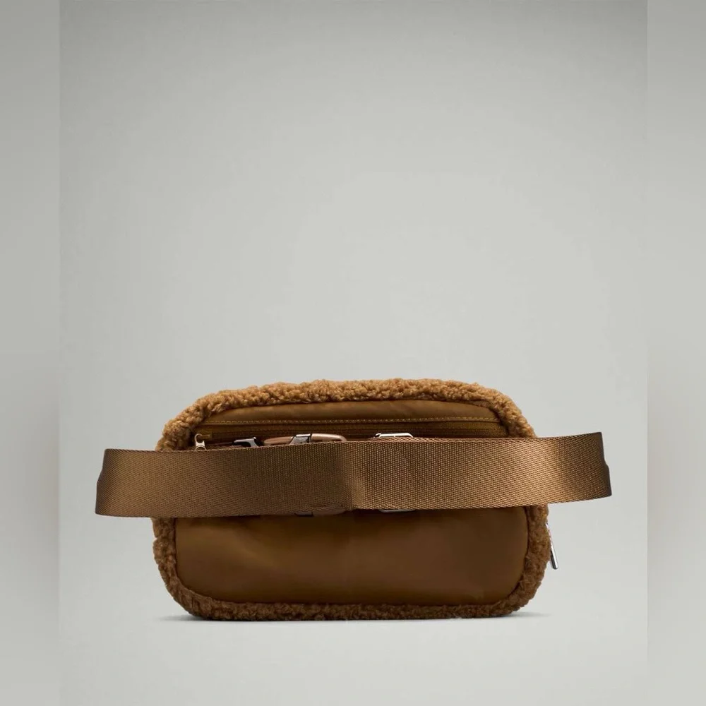Lululemon Everywhere Belt Bag Brown Sherpa Fleece Travel Activewear Gym Casual
